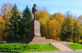 Памятник И. В. Мичурину (г. Мичуринск)